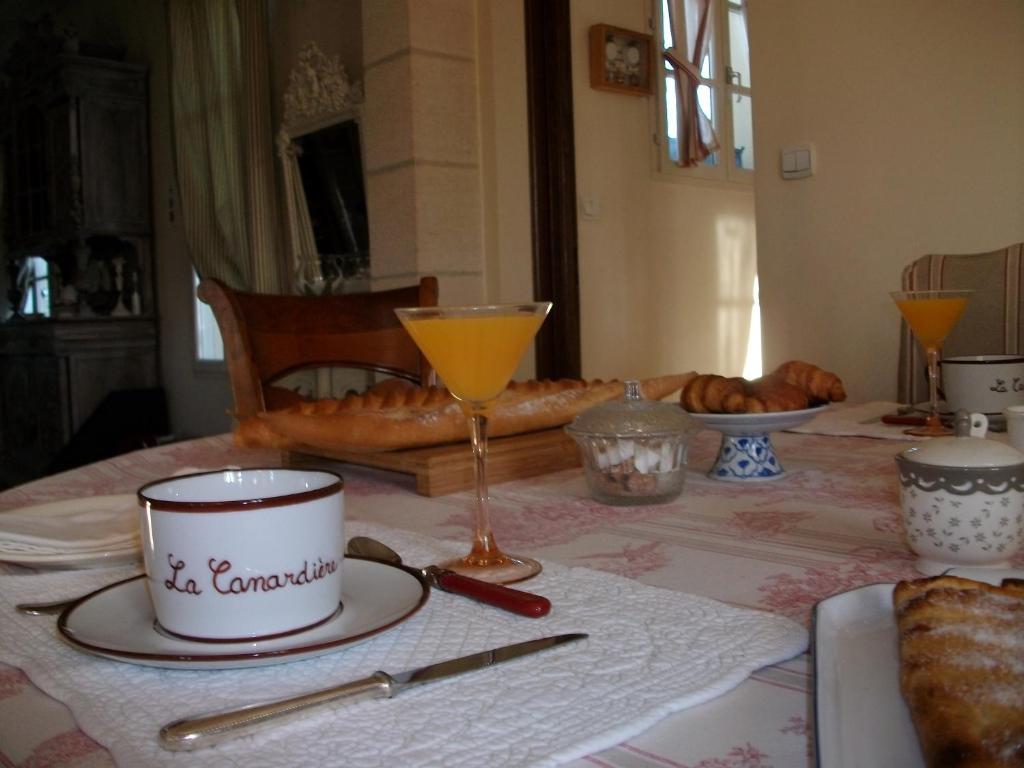 Ferme De La Canardiere Шантили Екстериор снимка